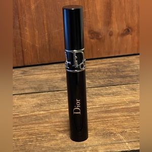 DIORSHOW 24hrs buildable volume mascara